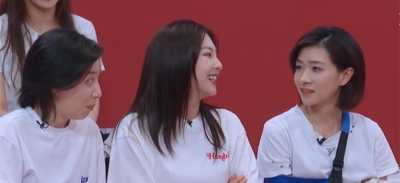 冠军候选团|《浪姐》李斯丹妮为何成为团宠？她和郁可唯同台的动作温暖人心