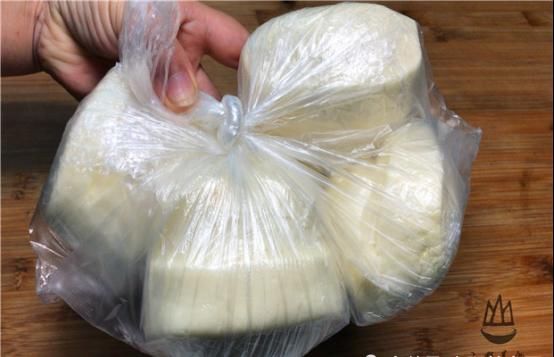 包裹|保存馒头时,直接放冰箱就错了,学会一招,放1个月不干瘪不发霉