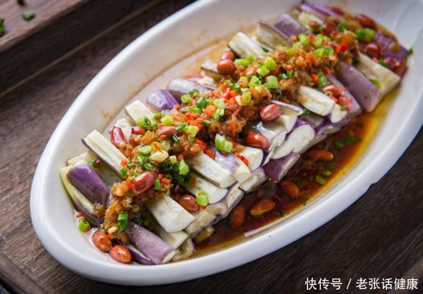 干蒸老鸭怎么做适合孩子吃(秋初时节，吃鸡吃鸭不如吃它，简单蒸一蒸真鲜，老人孩子都喜欢吃)