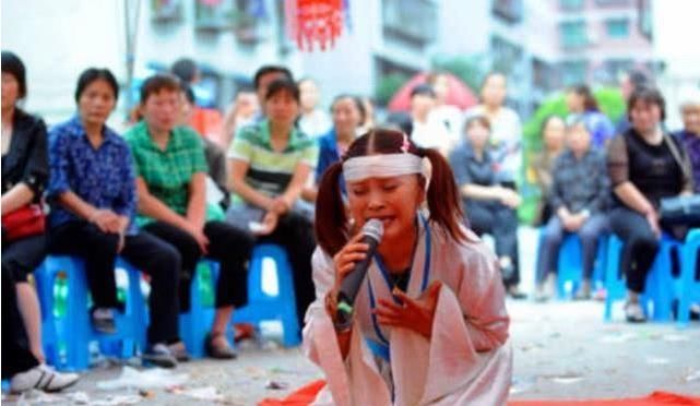 歌舞|农村办理丧事为什么请歌舞又唱又跳？怎么看待农村丧葬？