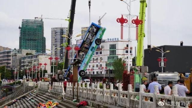  2路公交车|心碎！5名学生遇难，驾驶员已身亡