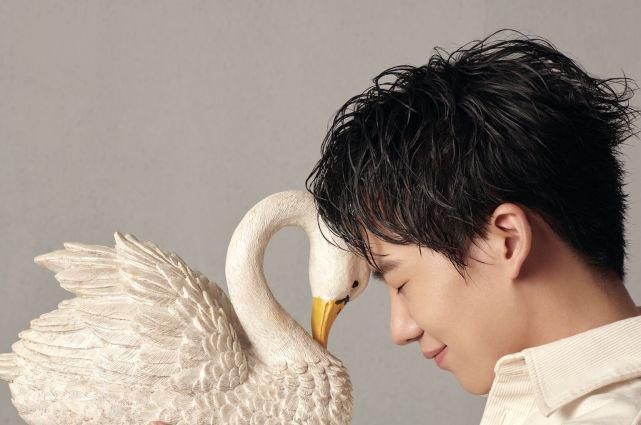  宝藏|郭麒麟：不拼爹，综艺营业，热搜常客，宝藏男孩为何这样“红”？