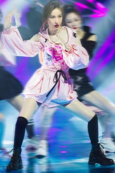  回应|吴昕发文回应浪姐淘汰：哭出不来赢不了，网友：老实人难走远？