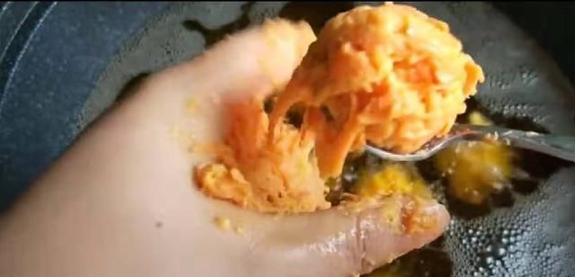  柔软|只需这两招, 保证你炸出的胡萝卜丸子外酥里软, 放凉了也柔软好吃