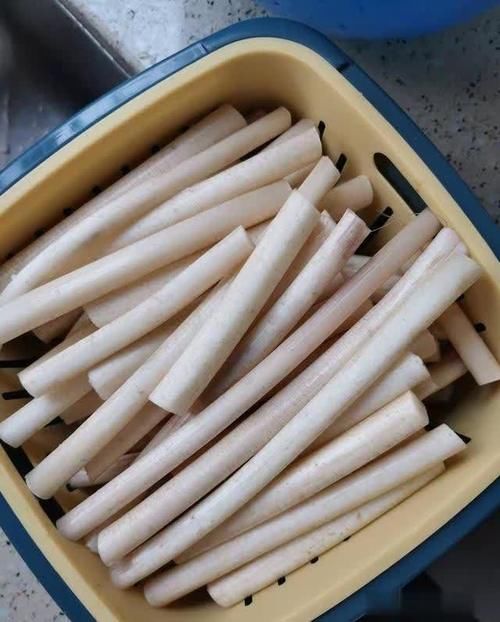  润肤|漂亮女人少吃肉，多吃它，遇到买一捆，补血润肤，小脸越来越白净