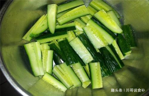  黄瓜|腌黄瓜，只需多加这一步，腌出的黄瓜又脆又绿，放半年也不坏