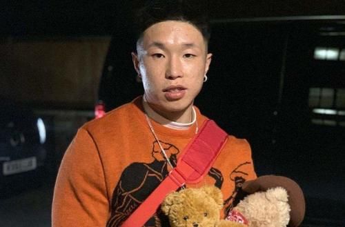 美颜|德云社烧饼直播翻车，因为美颜开得太厉害，结果把眉毛都给磨没了
