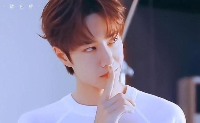  节目|王一博“口误”著名场景: 用酒代替水没什么