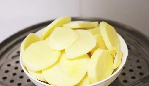 最爱|土豆别再炒土豆丝了,这种做法才是孩子最爱的,一口一个酥脆鲜美