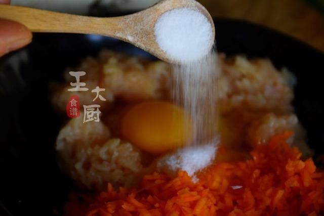好吃|吃过一定会爱上的玉米片炸胡萝卜鸡胸肉丸子,简单好做,非常好吃
