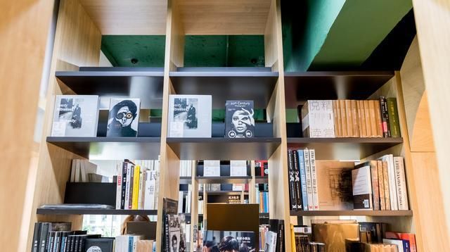  环游|上海夫妻开移动书店，一家五口开书车环游中国，58天跑9千公里