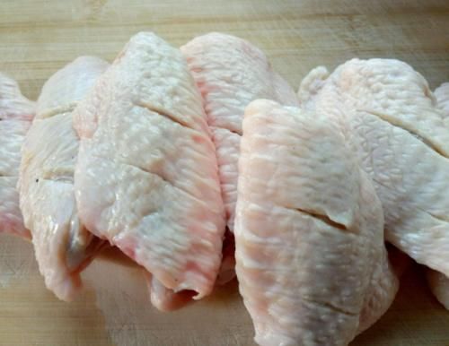 可乐|超简单的可乐鸡翅做法，不焯水用料少还不腥，上桌孩子抢着吃