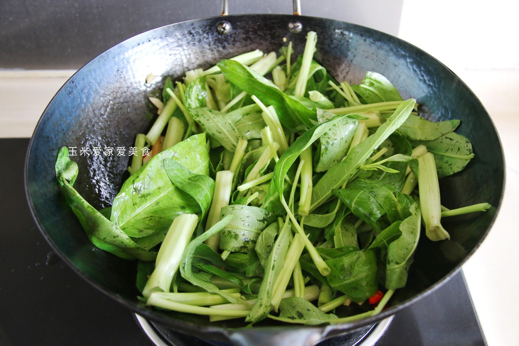  试试|入秋后，炒空心菜试试放点酸笋，味道更美，我家一周要吃三四次