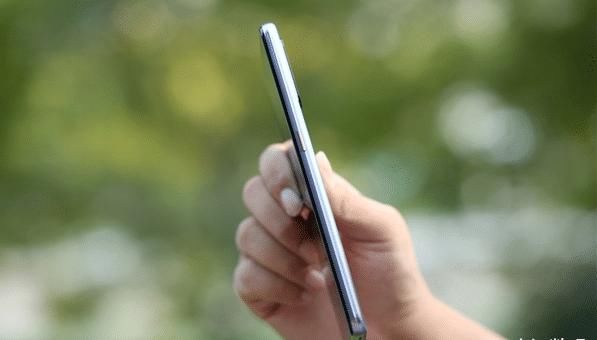 分钟|5G市场新增“续航王”, 搭载65W快充, 从0充到100%仅35分钟