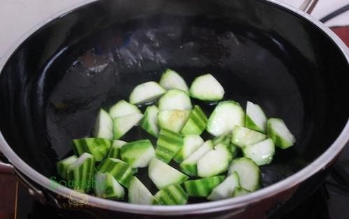 香味|进入8月,吃红豆绿豆都不如吃这瓜,加肉炒鲜香味美,营养全面