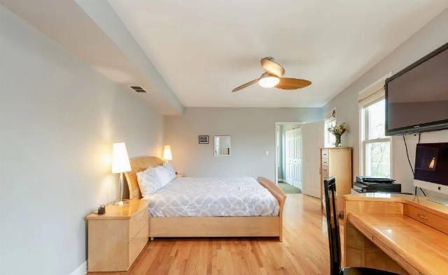  房爆|闪瞎眼：宽度不到1米的纸片房爆红全网！网友：真的能住人？