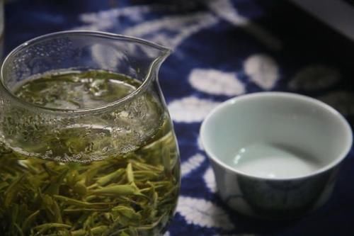  真相|喝绿茶还是红茶？哪种茶对血管健康最好？营养师告诉你真相