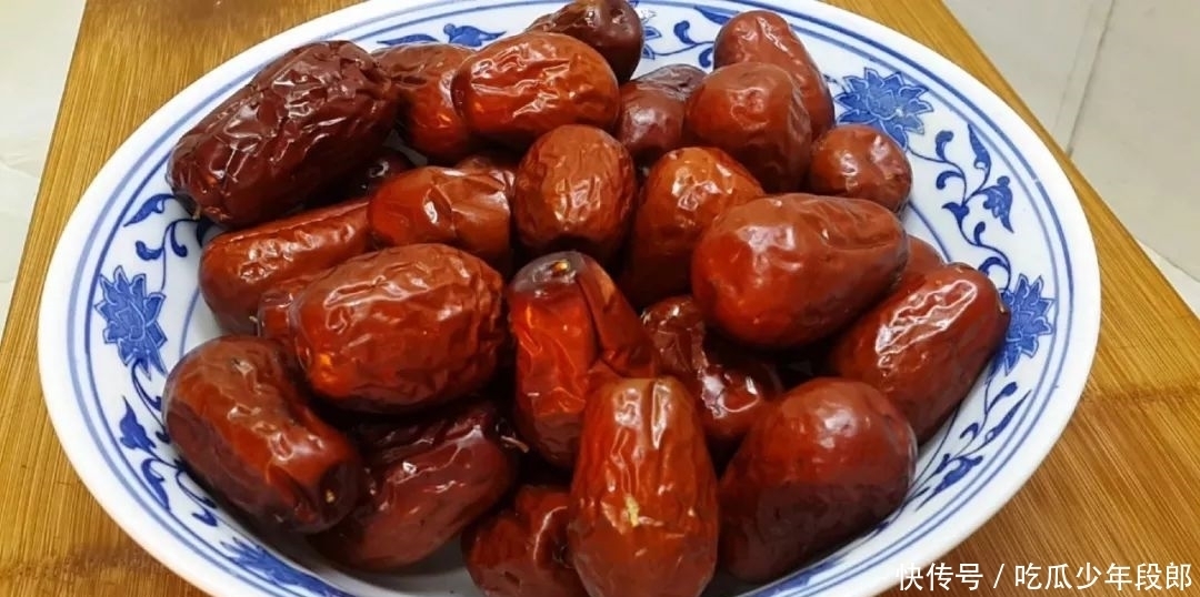 零食|5个鸡蛋,1斤面粉,锅里一炒,做出创意小零食,比蛋糕好吃十倍