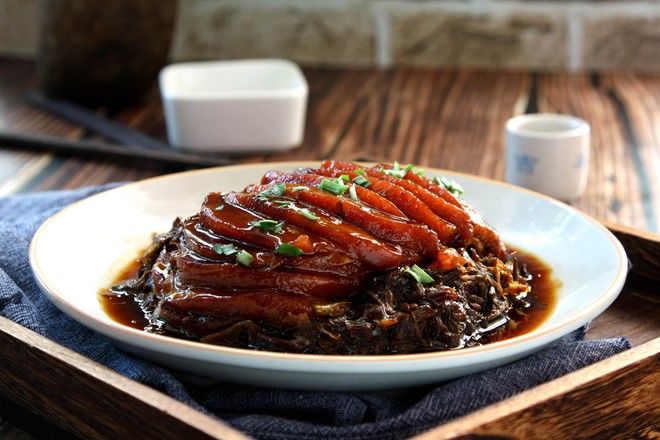  梅菜扣肉|这是《中餐厅》里的爆红菜，自己在家做，孩子用它拌饭能吃两大碗