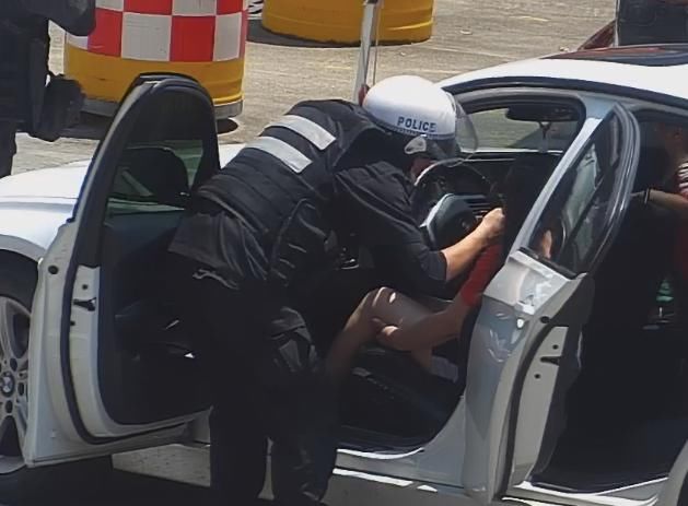  开车|怪事！女司机低血糖开车：不停绕圈后撞上栏杆后司机一动不动