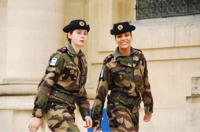 战场上|全球各国女兵大比拼，哪个更加英姿飒爽？