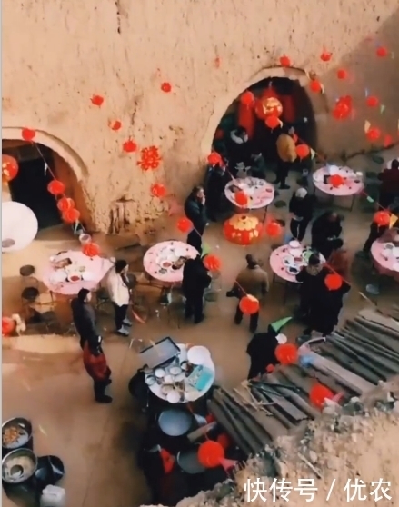 奇闻|奇闻：男子去喝喜酒，到新郎家后发现找不到门，尴尬了