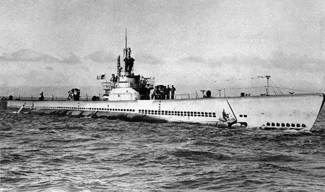  潜艇|如何只用一艘潜艇就干掉航母？有时候只需要一点点“神助攻”