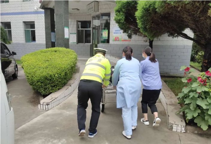  事故中队|两半挂货车相撞，五台警医合作快速救援