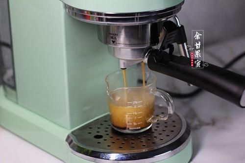  微苦|咖啡别总是加糖加奶了，试试这一杯咖啡特饮，酸甜微苦又香醇