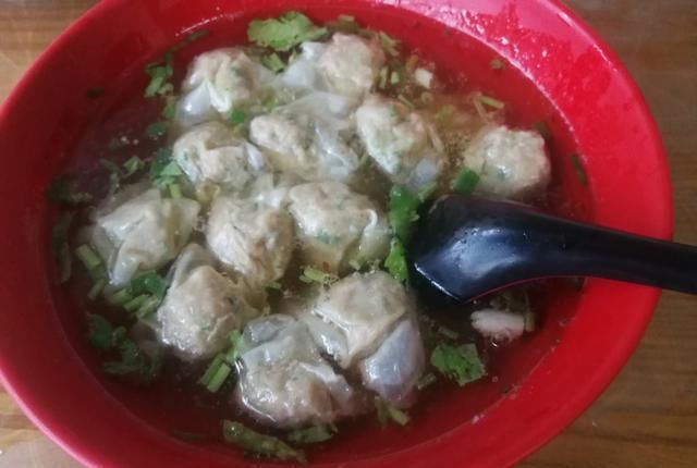 做法|10年馄饨店教:千里香馄饨黑葱油做法,在家也能做馄饨店的味道