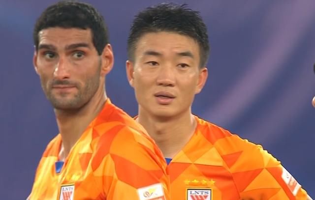  合同|鲁能新外援首秀0射0威胁演砸了！半场就被换下，真不应给他合同？