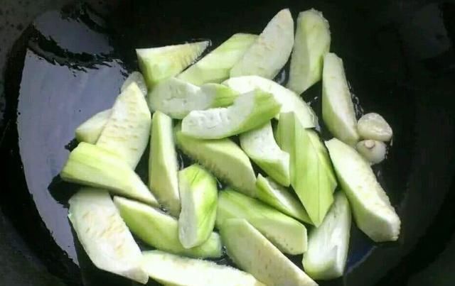 过瘾|丝瓜和“它”是绝配,汤鲜味美又清爽,夏天喝比骨头汤还过瘾