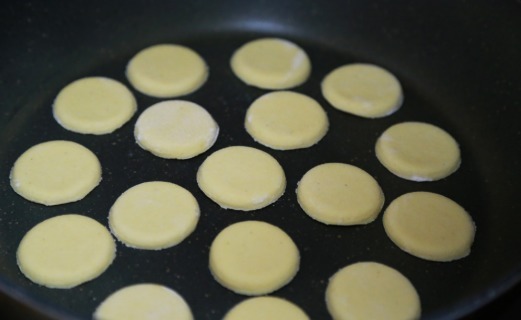 分钟|面粉中加1碗玉米面,不蒸不烤不用油,10分钟出锅,越嚼越香