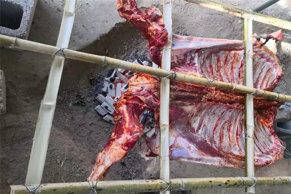 羡慕|解放军野外驻训伙食怎么样?小龙虾、烤全羊随便造!能羡慕死印军