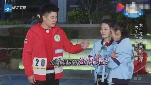  状态|《奔跑吧》baby松垮葛优躺，李沁收腹挺腰气质优雅，观众称差别大