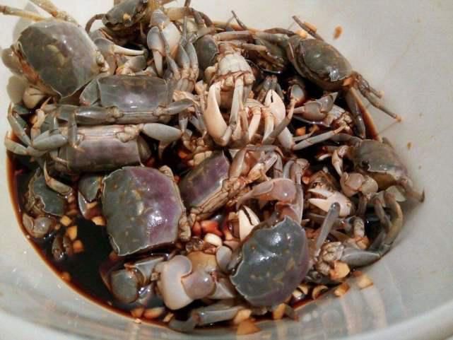 疑似|两面派的饭店：疑似给客人看活蟹，做的时候用死蟹
