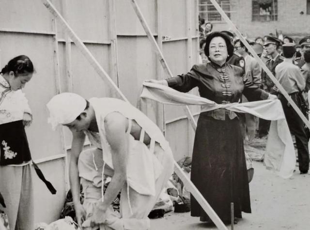 摄影|马季洛桑马三立赵忠祥都走了,牛群曾为他们拍出好照片