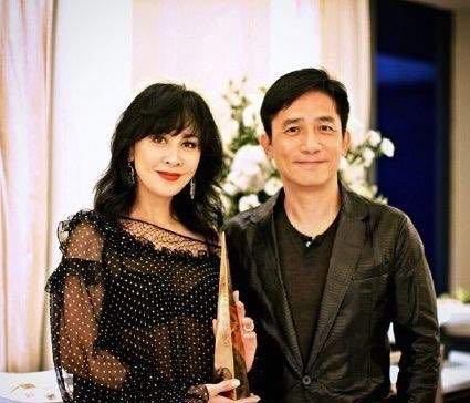  刘嘉玲|牵手曾华倩，辜负黎美娴，多年惦念张曼玉，梁朝伟为何选择刘嘉玲？