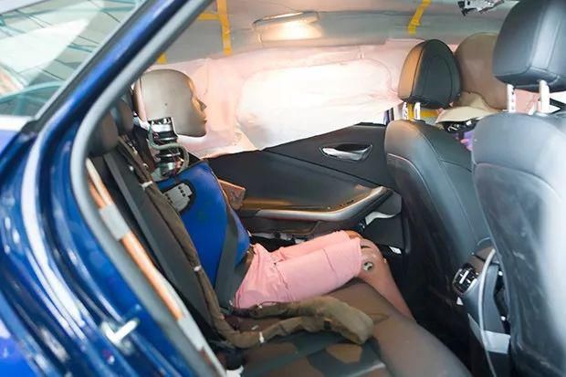  车身方面|车身够硬，还真救命