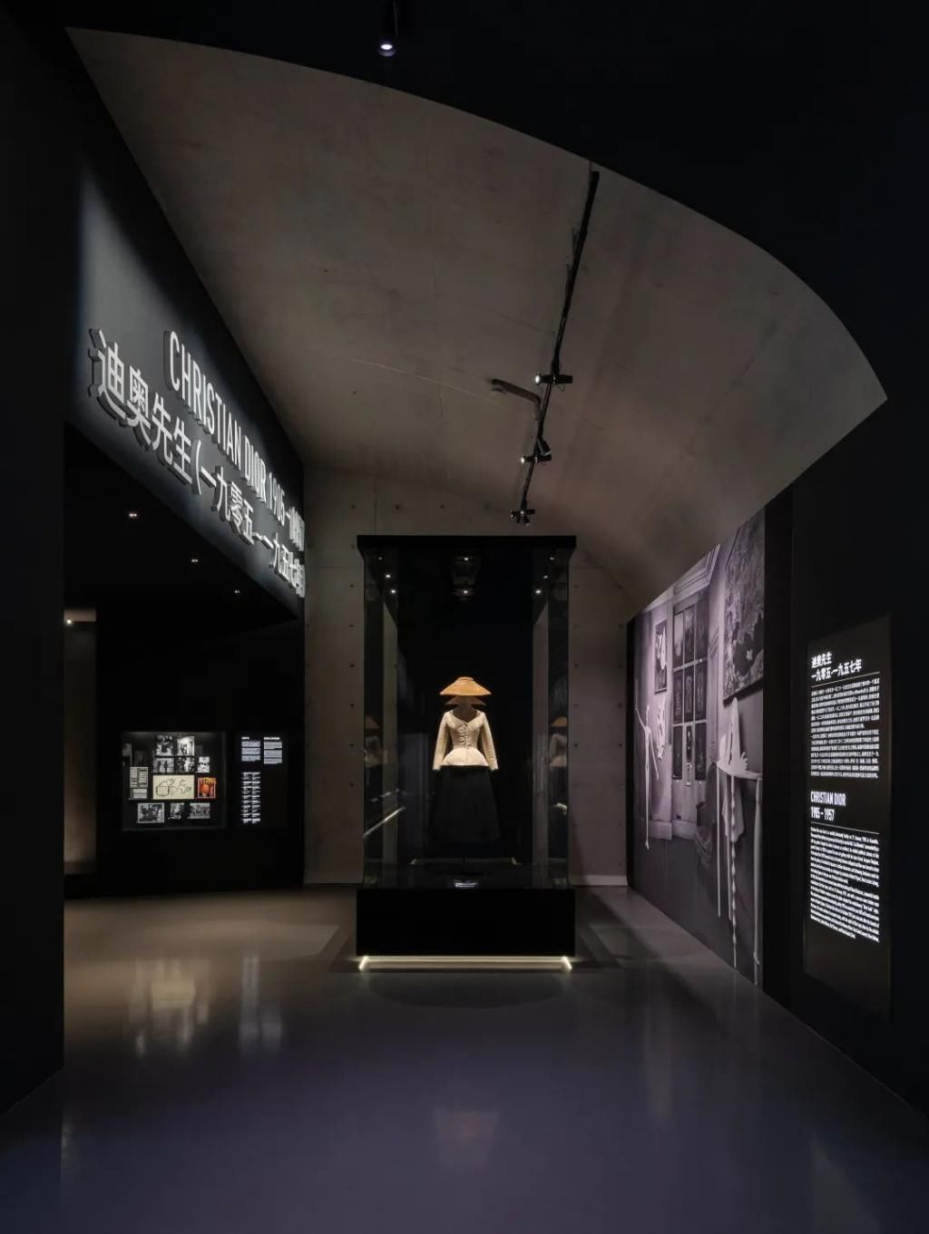  裙子|全世界最美的裙子，都藏在这个展览里