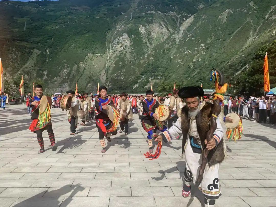 大禹祭坛前|锁定现场！汶川大禹祭坛太hot！