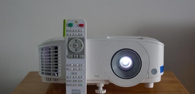  E520|一机多用，办公生活两不误，明基E520智能投影机轻体验