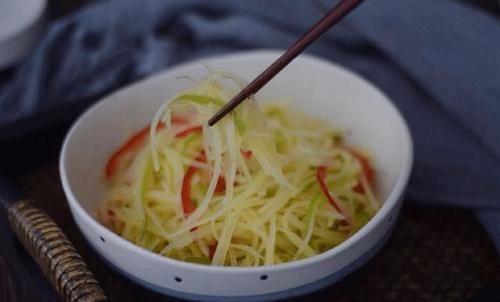  吃法|这才是夏天土豆的吃法，酸甜爽口，百吃不腻，大人小孩都爱