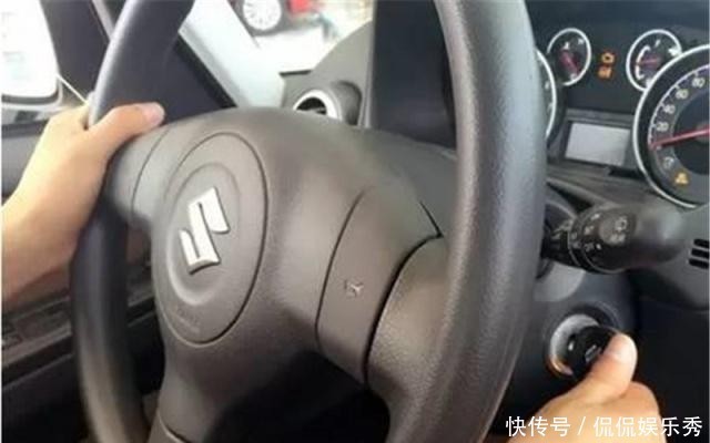  女司机|这名女司机在十字路口前，停车27分钟，23次