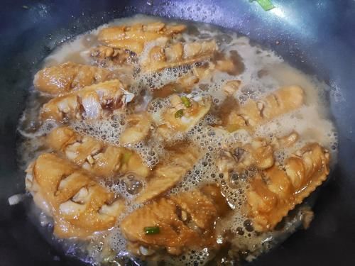 可乐|超简单的可乐鸡翅做法，不焯水用料少还不腥，上桌孩子抢着吃