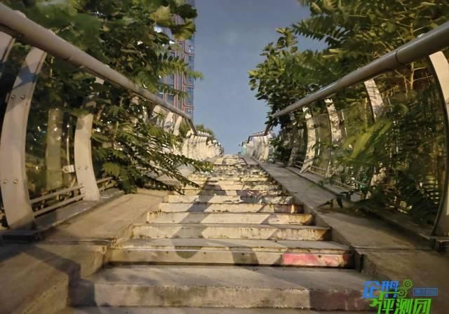  时代|iQOO Z1x评测：5000mAh超大电池，5G时代的续航小钢炮