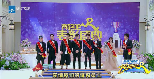  本性|Baby走T台不慎摔倒，邓超脱口而出6个字，意外暴露了本性