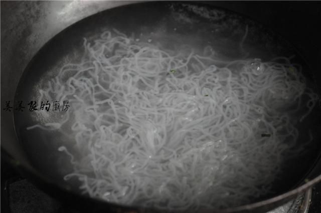  低热量|面条米粉一边站，夏天早餐锁定它！0脂肪，低热量，医生也爱吃！