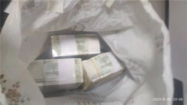 盗窃|身上3000多张1块钱钞票哪来的？男子盗窃得手后被群众抓个正着