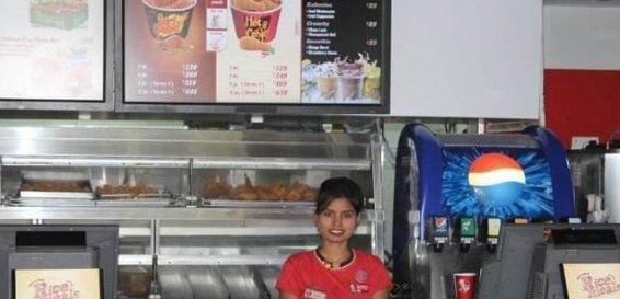 印度|印度肯德基被称为“贵族食品”,游客看了无法下口,网友说没食欲